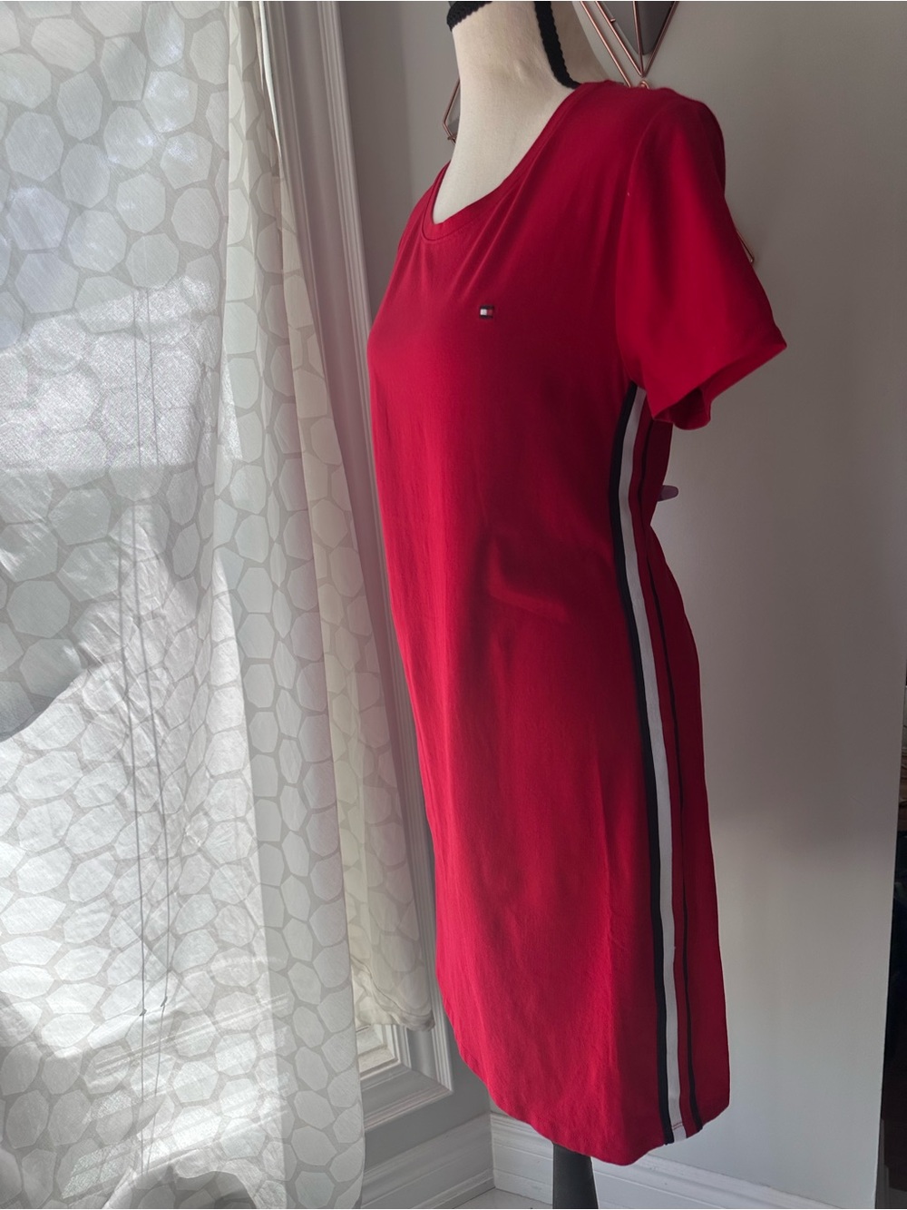Tommy Hilfiger Red V-Neck Side-Stripe T-Shirt Classic Dress Cotton Size Medium